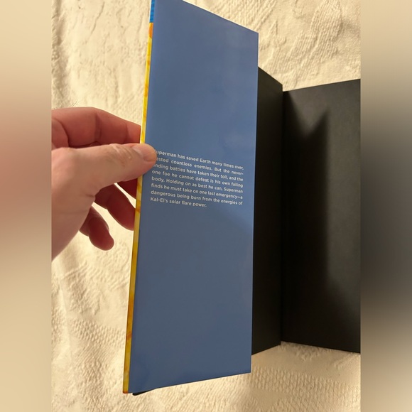 SUPERMAN GRAPHIC NOVEL! - Picture 3 of 4